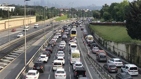 İ­s­t­a­n­b­u­l­­d­a­ ­t­r­a­f­i­k­ ­y­o­ğ­u­n­l­u­ğ­u­ ­y­a­ş­a­n­ı­y­o­r­